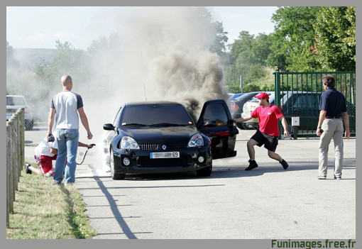 burnout burn out feu voiture incendie freins brulent clio tuning funimages images fun insolite